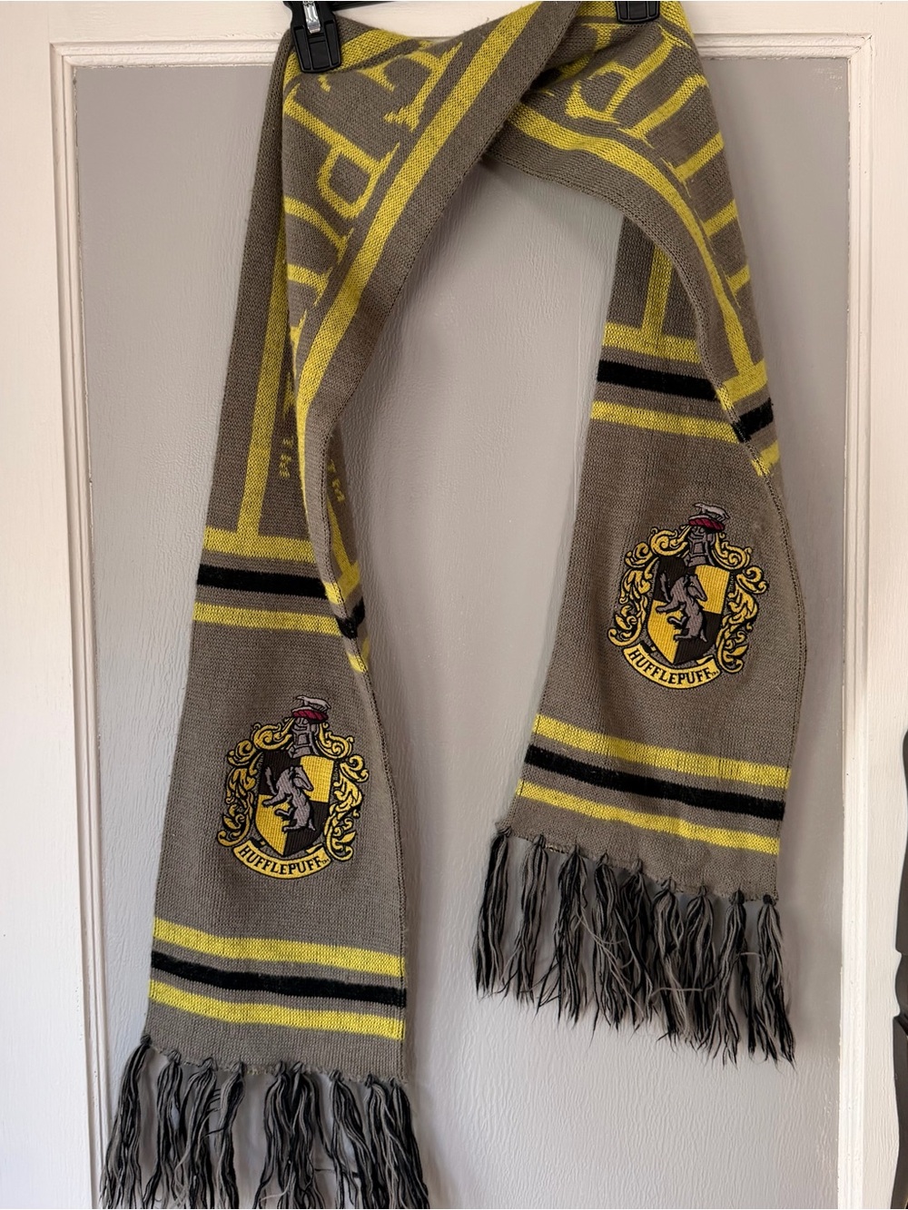 Wizarding world of Harry Potter embroidered hufflepuff scarf